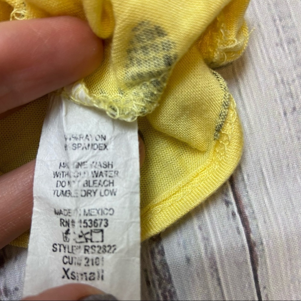 Dirtee Laundry Pineapple Tie Front Tank Top. Size XSmall. - Picture 4 of 6